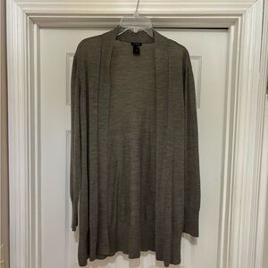 Ann Taylor Women’s Long Sleeve Cardigan. Size XL. Color brown.
